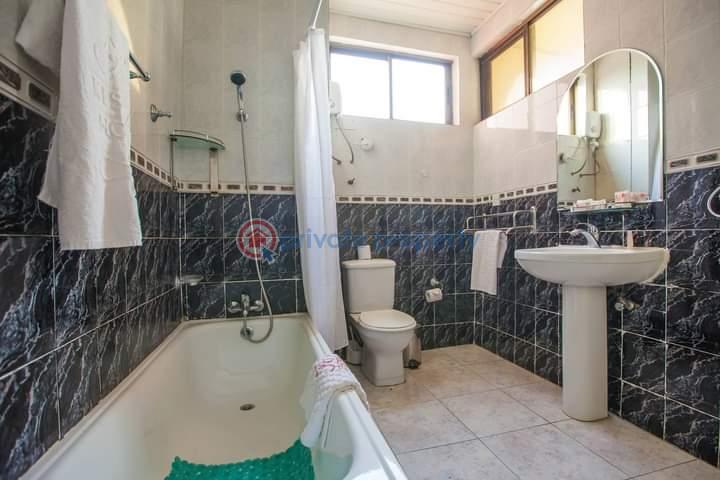 10 bedroom Hotel / Guest House For Sale Community 7 To 10 Accra &acirc; Ghana. Tema  - 2