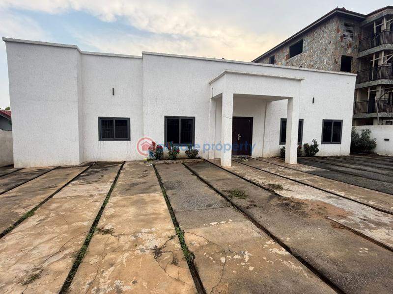 3 bedroom House For Sale Oyarifa Ghana Flag Close To Reeboth Estate 10 Munite Walk N 2 Munite Drive To Main Aburi Road oyarifa Road La Nkwantanang Madina Municipal Accra - 1
