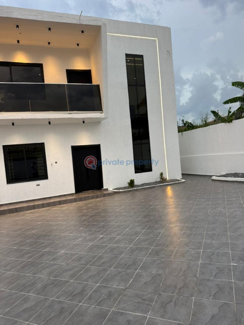 6 bedroom House For Sale Tech Kentinkrono On Tech Road. Kumasi Metropolitan Ashanti - 1