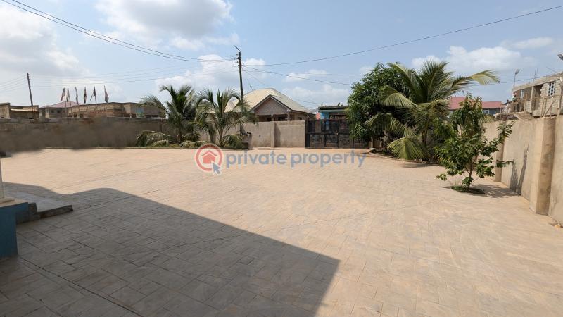 5 bedroom House For Sale Amasaman Stadium Road Amasaman Ga West Municipal Accra - 0
