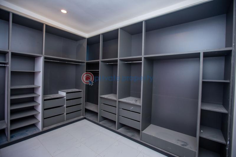 5 bedroom House For Sale Lakeside Estate, Community 8 Lakeside Estates. Adenta Municipal Accra - 8