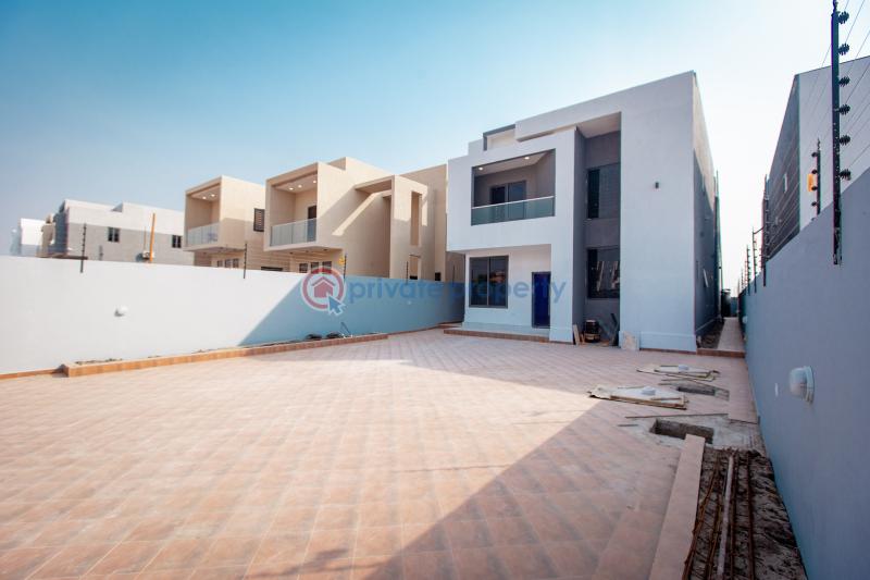 5 bedroom House For Sale Lakeside Estate, Community 8 Lakeside Estates. Adenta Municipal Accra - 1