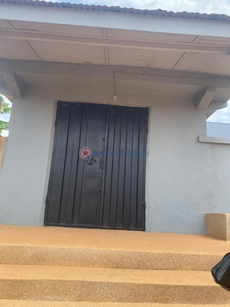8 bedroom House For Sale Abuakwa, Kumasi Ghana On Abuakwa Road. Kumasi Metropolitan Ashanti - 6