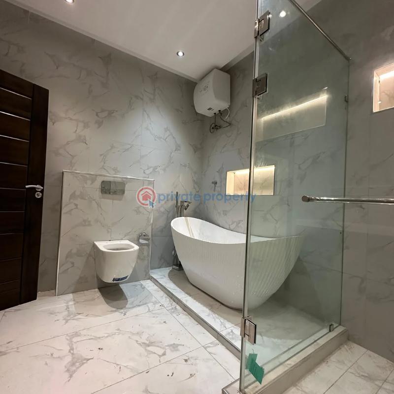 6 bedroom House For Sale Nmai Dzorn School Junction East Legon Accra - 17