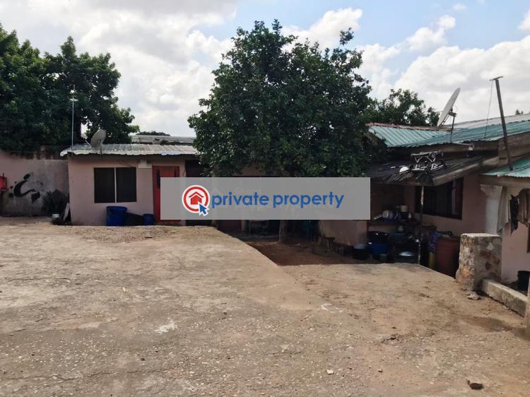 11 bedroom Detached Bungalow For Sale &nbsp;race Course Off Lapaz/ Nyamekye Accra Metropolitan  - 3