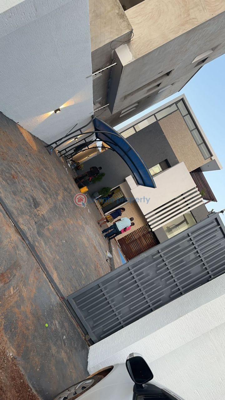 3 bedroom House For Sale East Airport Tse Addo Roundabout Accra - 1