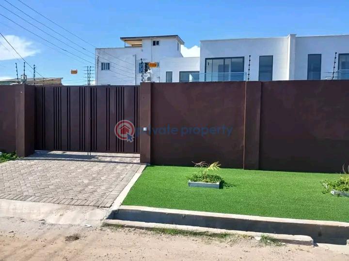 3 bedroom Townhouse For Sale South La La (Labadi) La Dade Kotopon Municipal Accra - 1