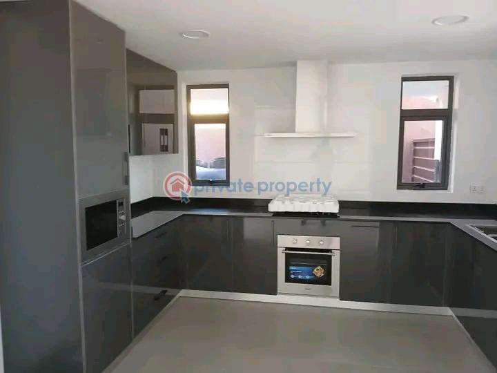 3 bedroom Townhouse For Sale South La La (Labadi) La Dade Kotopon Municipal Accra - 3