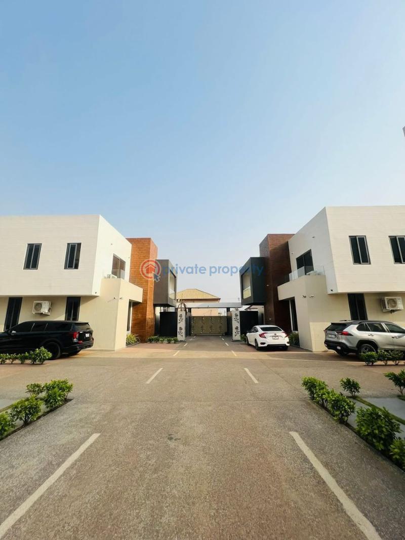 5 bedroom Townhouse For Sale Ashale Botwe (nmaidzor) Ashaley Botwe Adenta Municipal Accra - 1