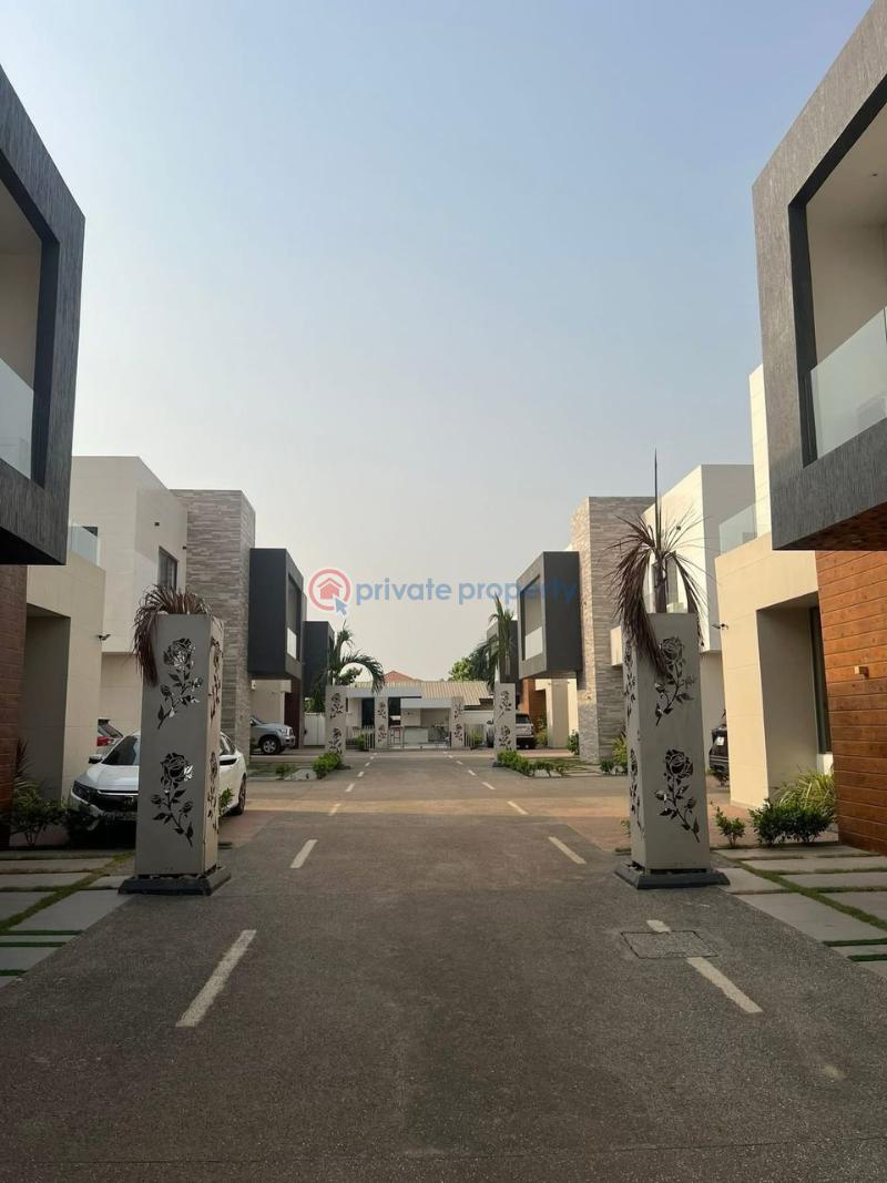 5 bedroom Townhouse For Sale Ashale Botwe (nmaidzor) Ashaley Botwe Adenta Municipal Accra - 4