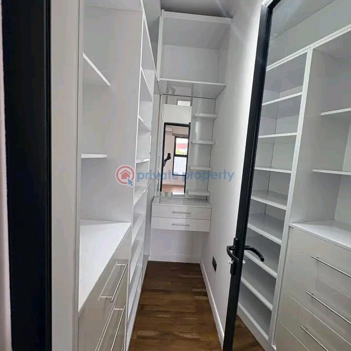 4 bedroom Townhouse For Sale North Labone Accra - 13