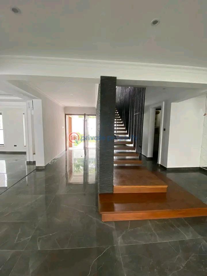 4 bedroom Townhouse For Sale North Labone Accra - 7