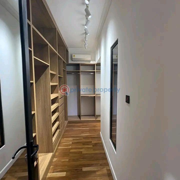 4 bedroom Townhouse For Sale North Labone Accra - 12