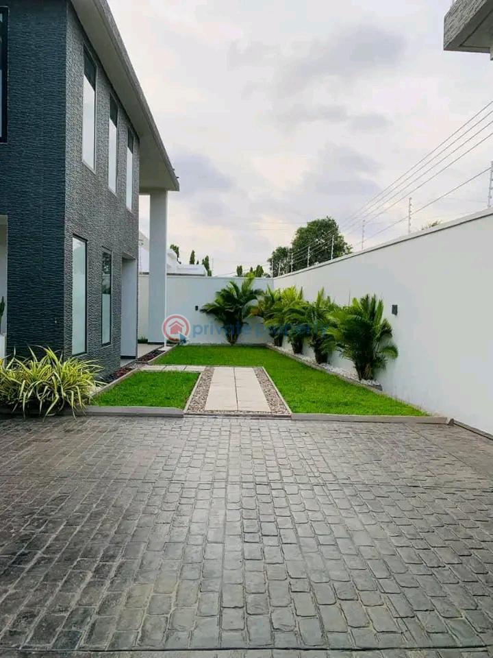 4 bedroom Townhouse For Sale North Labone Accra - 3