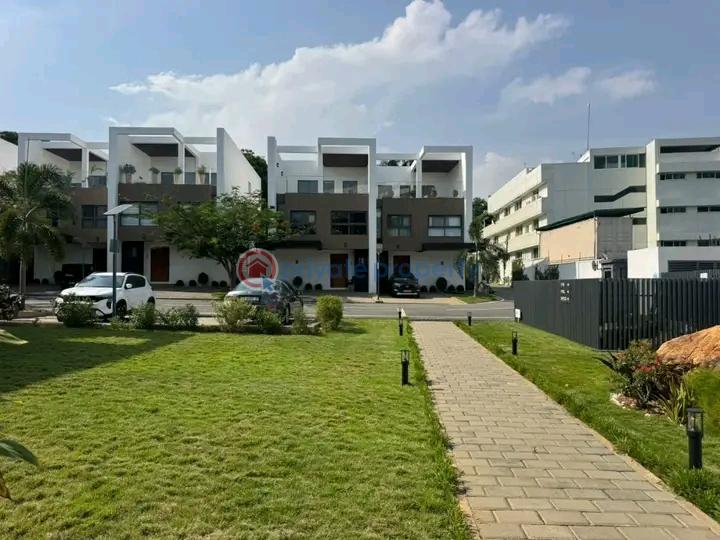 4 bedroom Townhouse For Rent Cantonments Accra - 0