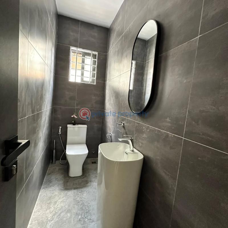4 bedroom Detached Bungalow For Sale Lakeside Estates. Adenta Municipal Accra - 5