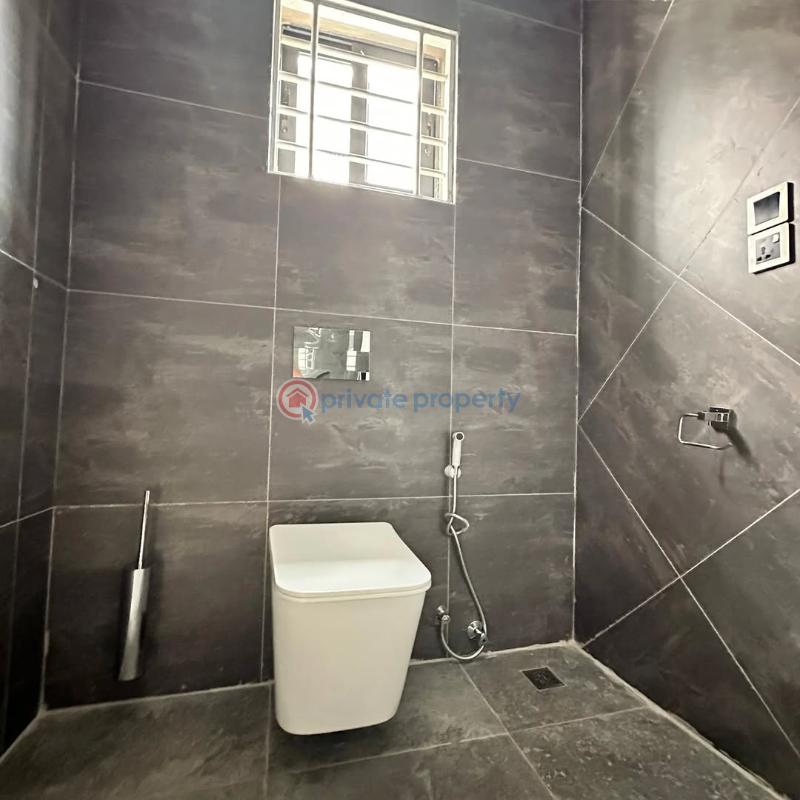 4 bedroom Detached Bungalow For Sale Lakeside Estates. Adenta Municipal Accra - 15