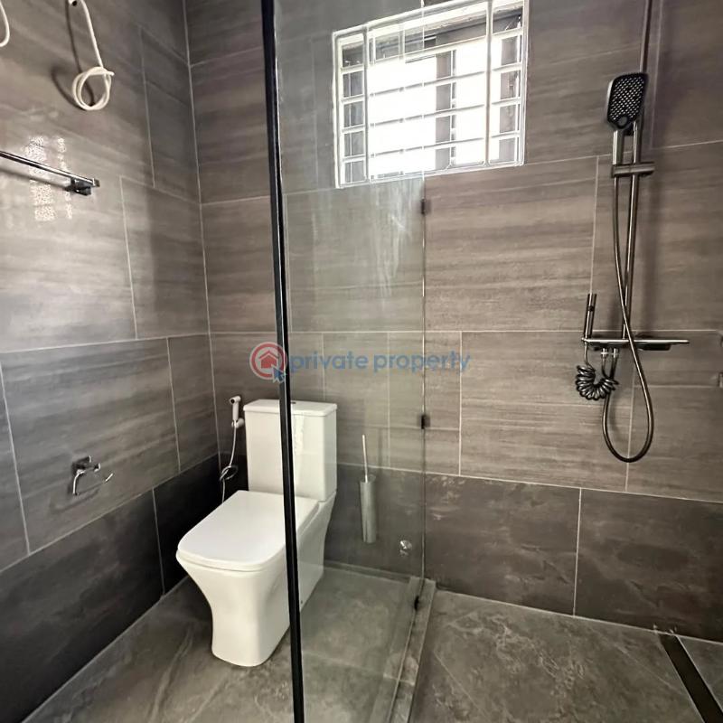 4 bedroom Detached Bungalow For Sale Lakeside Estates. Adenta Municipal Accra - 10