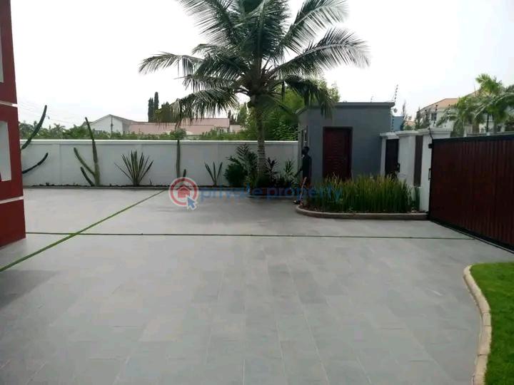 4 bedroom Townhouse For Sale Airport Hill's Airport Residential Area Accra - 3