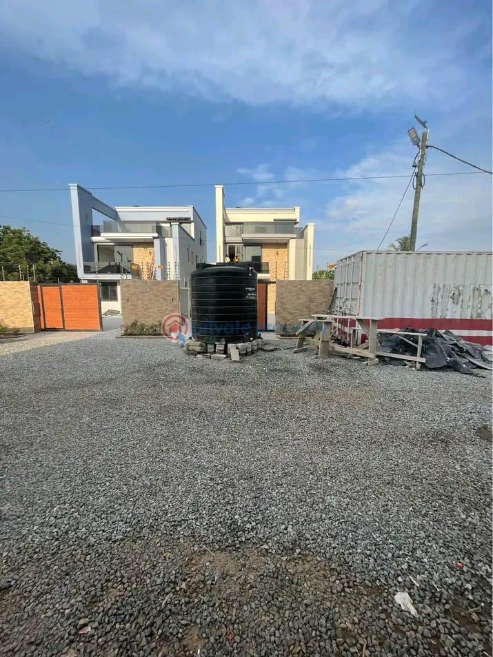 5 bedroom House For Sale East Airport Airport Residential Area Accra - 1