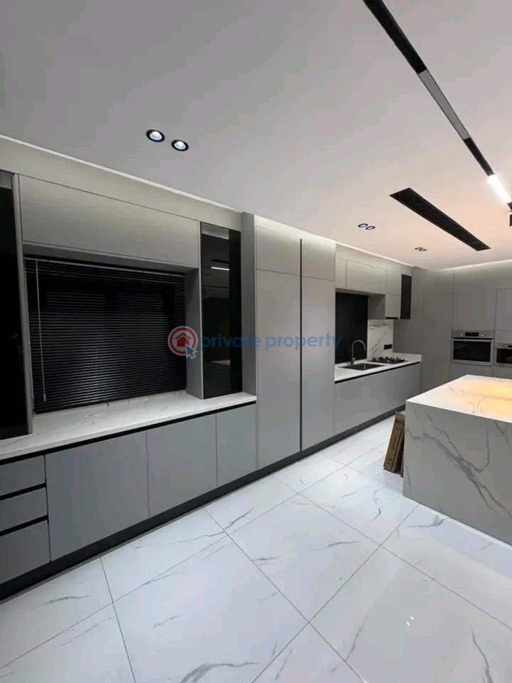 5 bedroom Townhouse For Sale Airport Residential Area Accra - 11
