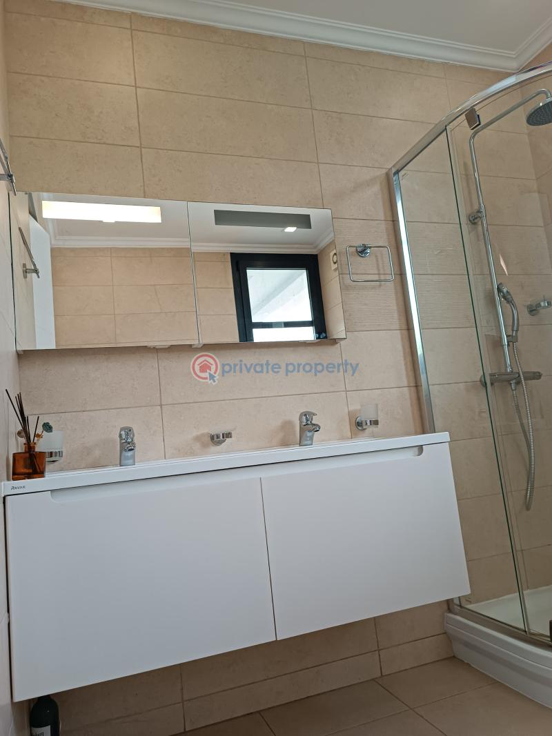 5 bedroom Townhouse For Sale North Ridge Accra - 13