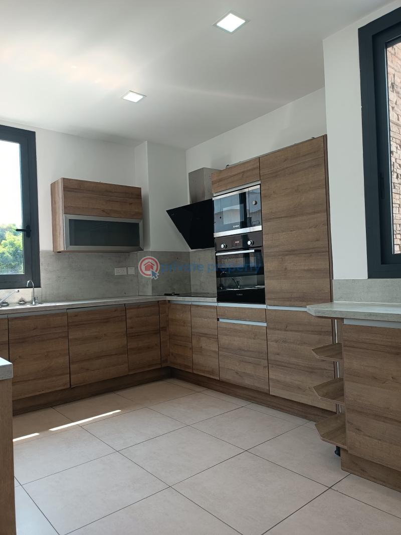 5 bedroom Townhouse For Sale North Ridge Accra - 5