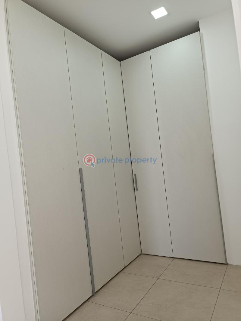 5 bedroom Townhouse For Sale North Ridge Accra - 11