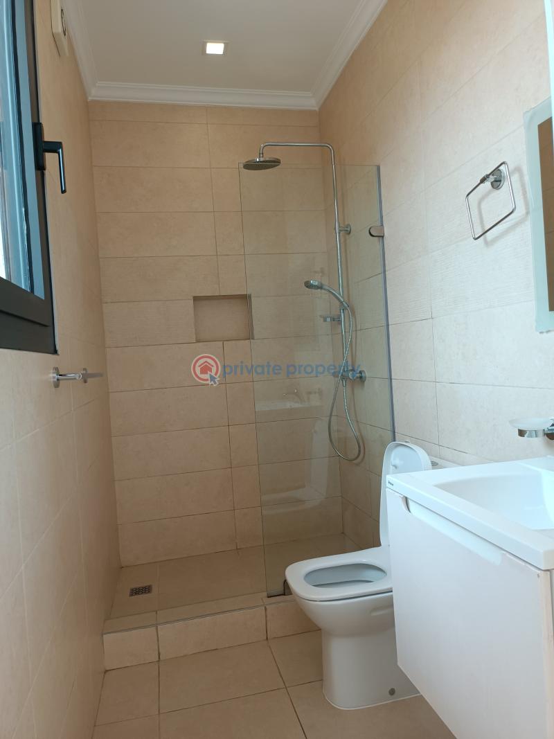 5 bedroom Townhouse For Sale North Ridge Accra - 8