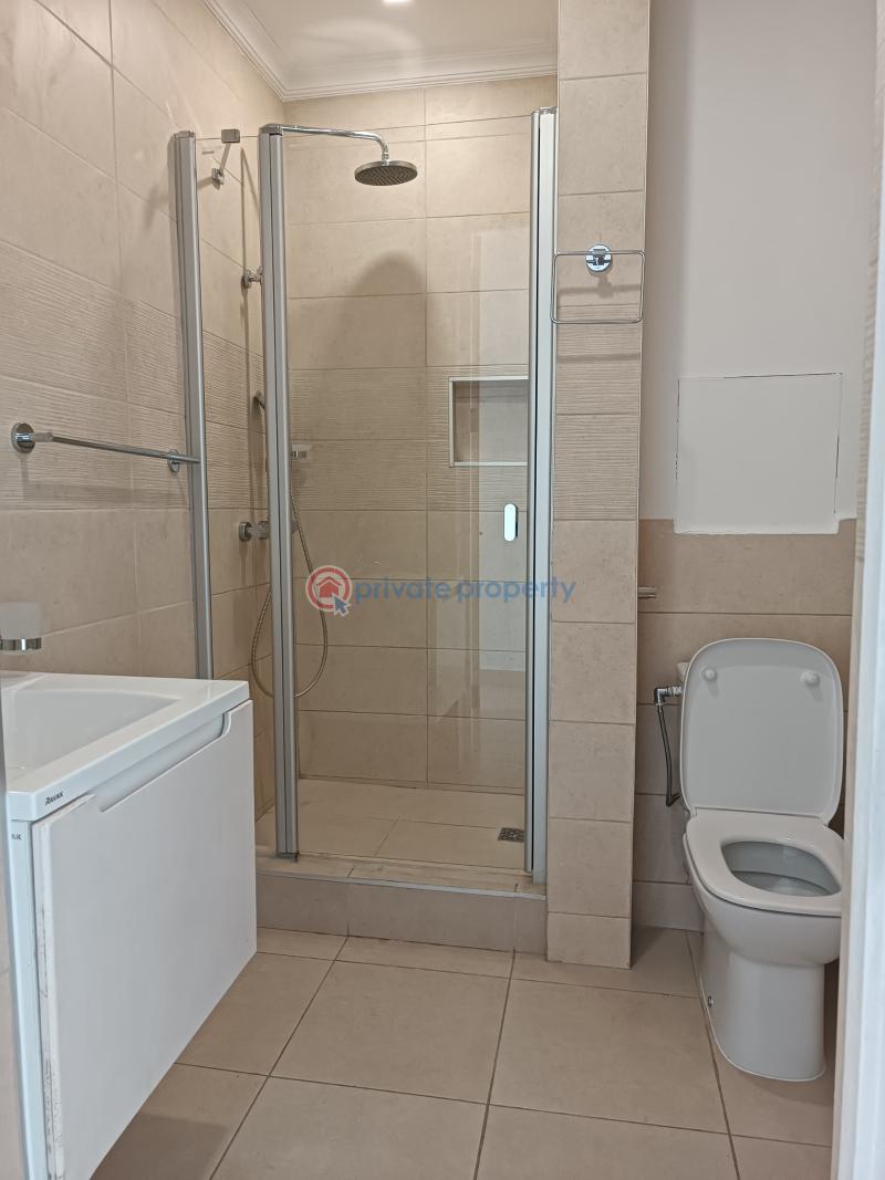 5 bedroom Townhouse For Sale North Ridge Accra - 7