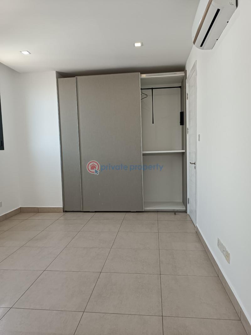5 bedroom Townhouse For Sale North Ridge Accra - 10