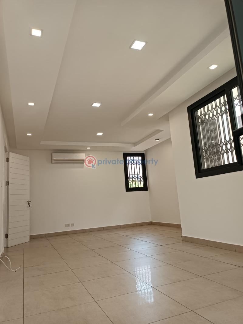 5 bedroom Townhouse For Sale North Ridge Accra - 4