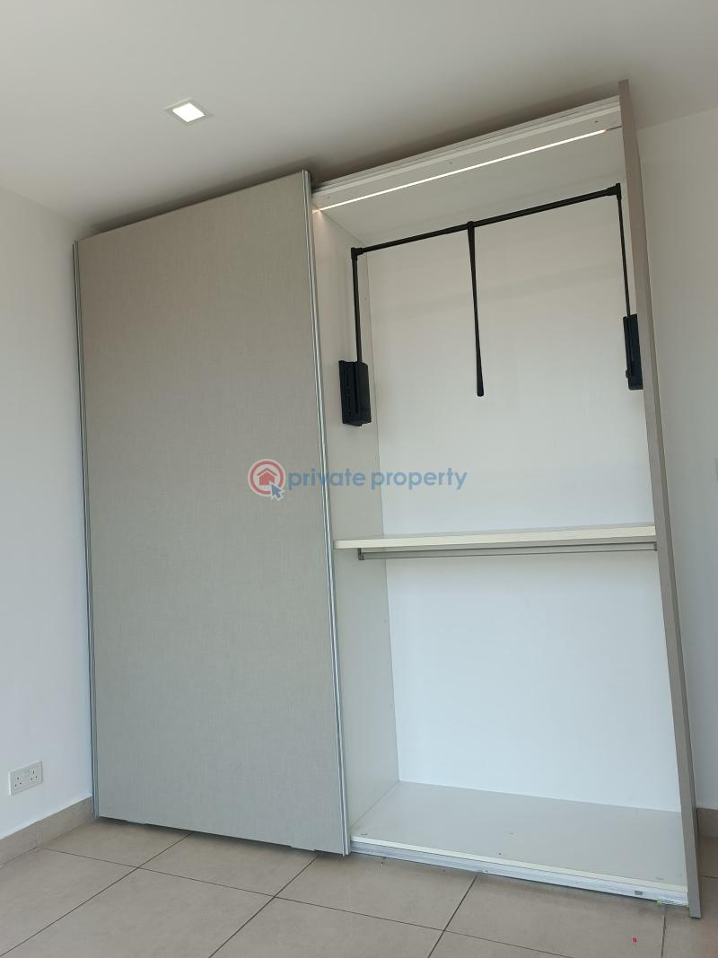 5 bedroom Townhouse For Sale North Ridge Accra - 1