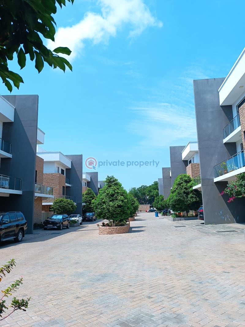 5 bedroom Townhouse For Sale North Ridge Accra - 17