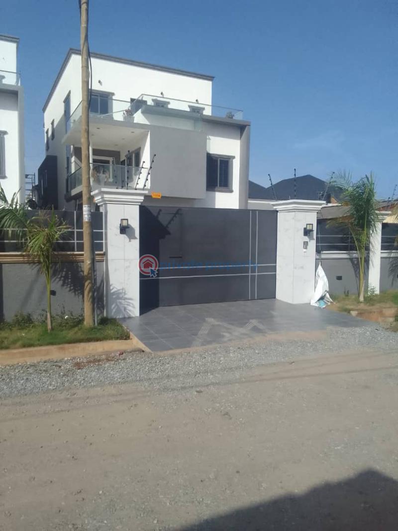 5 bedroom Townhouse For Sale Achimota Accra - 1