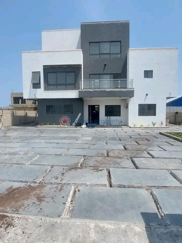 5 bedroom Townhouse For Sale Tse Addo Accra - 1