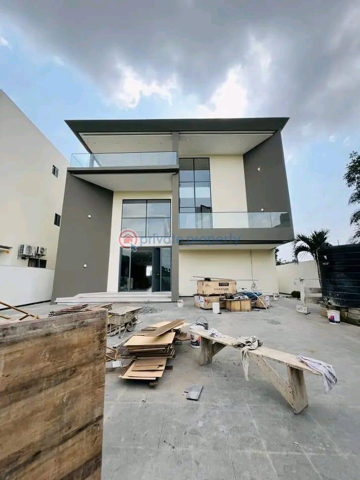6 bedroom Townhouse For Sale East Legon Accra - 1