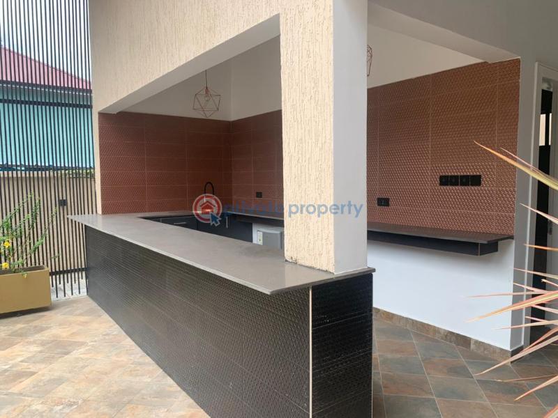 8 bedroom House For Sale Labone La Dade Kotopon Municipal Accra - 12