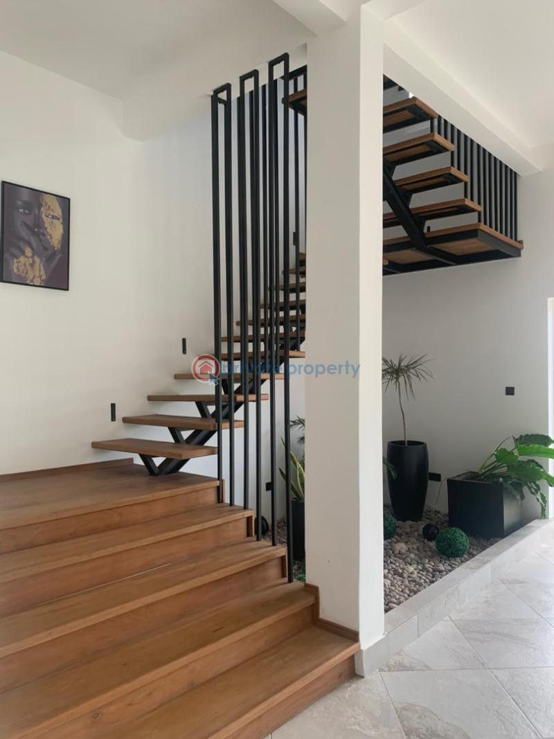 8 bedroom House For Sale Labone La Dade Kotopon Municipal Accra - 19