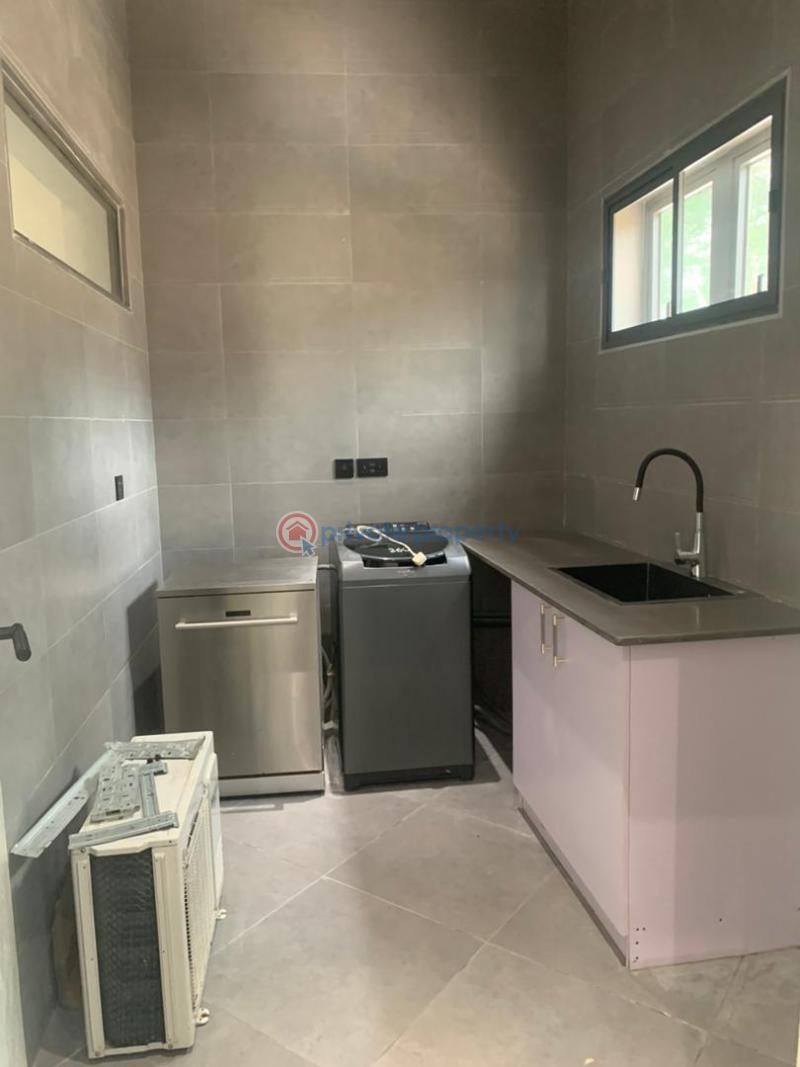 8 bedroom House For Sale Labone La Dade Kotopon Municipal Accra - 15