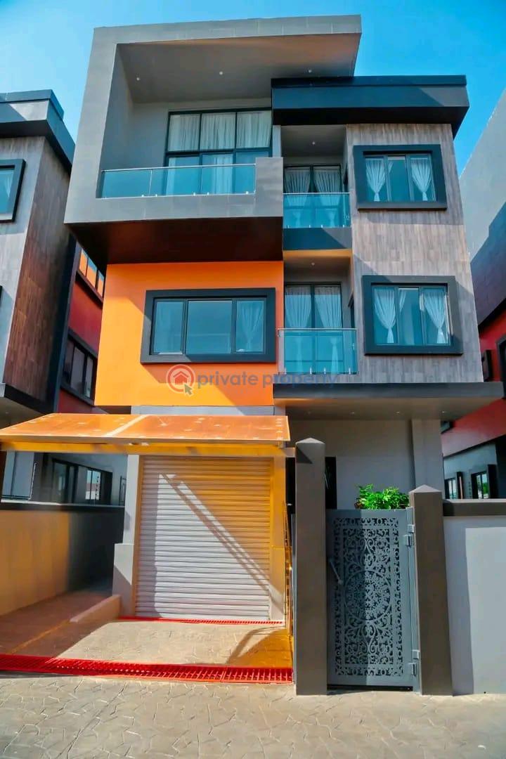 4 bedroom Townhouse For Rent Labone Labadi-Aborm Accra - 1