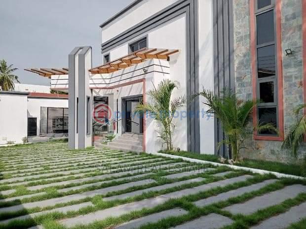 5 bedroom Townhouse For Rent North Labone Accra - 0
