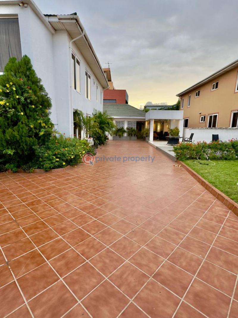 4 bedroom Detached Bungalow For Sale Around Free Zones Cantonment Capitol Restuarant Area Cantonments Accra - 9