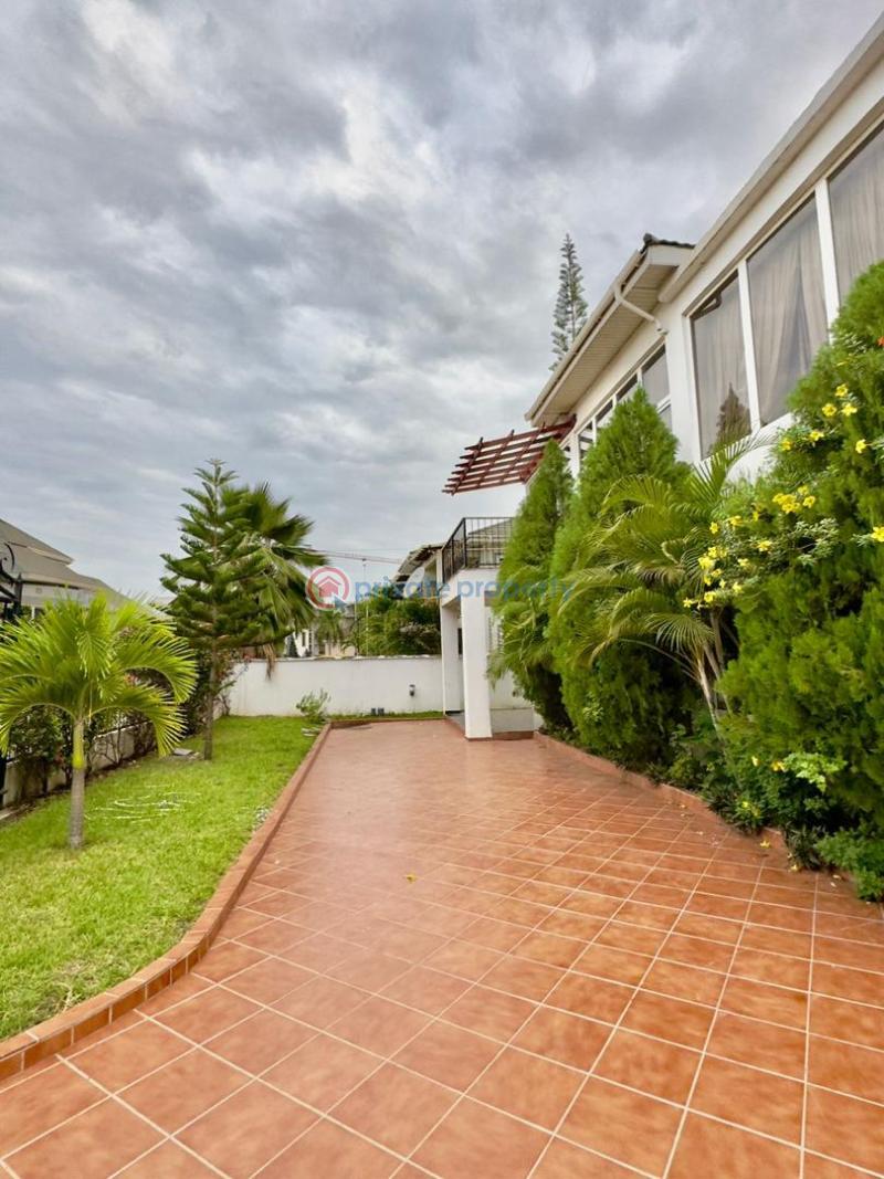 4 bedroom Detached Bungalow For Sale Around Free Zones Cantonment Capitol Restuarant Area Cantonments Accra - 3