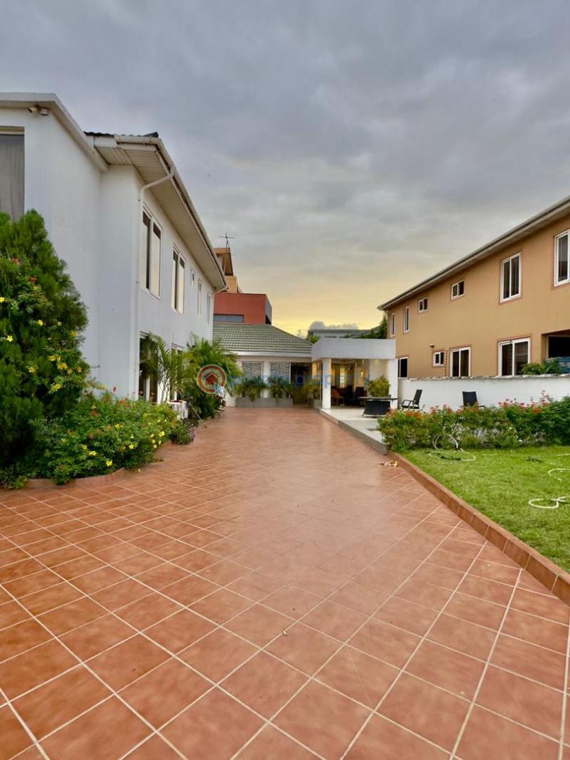 4 bedroom Detached Bungalow For Sale Around Free Zones Cantonment Capitol Restuarant Area Cantonments Accra - 7