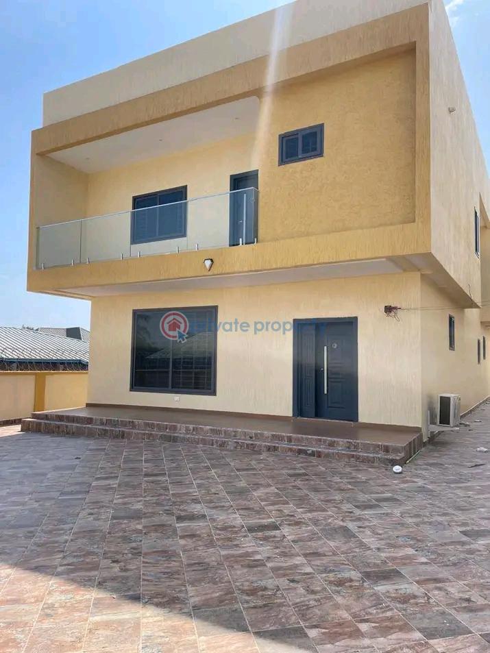 4 bedroom Townhouse For Rent Achimota Accra - 0