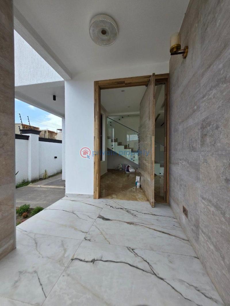 4 bedroom Townhouse For Sale East Airport Airport Residential Area Accra - 2