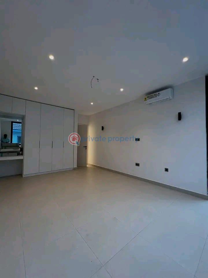 4 bedroom Townhouse For Sale East Airport Airport Residential Area Accra - 3