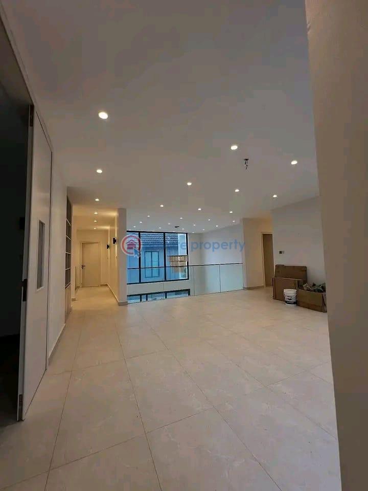 4 bedroom Townhouse For Sale East Airport Airport Residential Area Accra - 1
