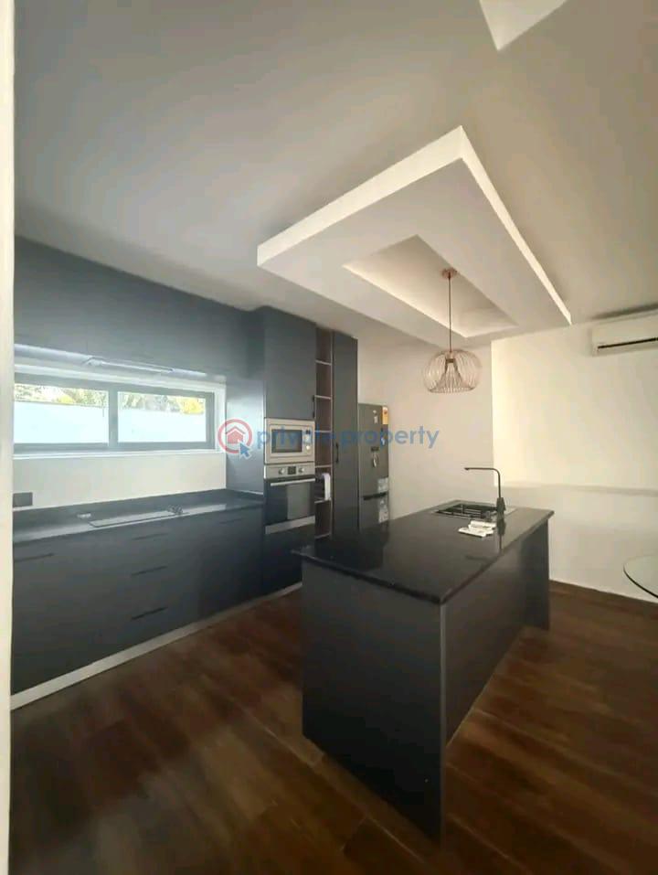 5 bedroom Townhouse For Rent Cantonments Accra - 2